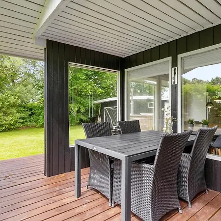 Three-bedroom In Prázdninový dům Hemmet