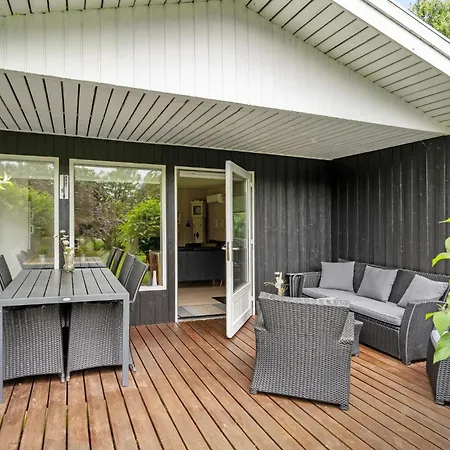 Three-bedroom In Prázdninový dům *