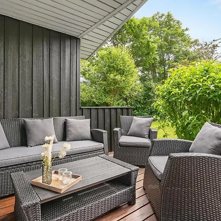 Prázdninový dům Three-bedroom In *